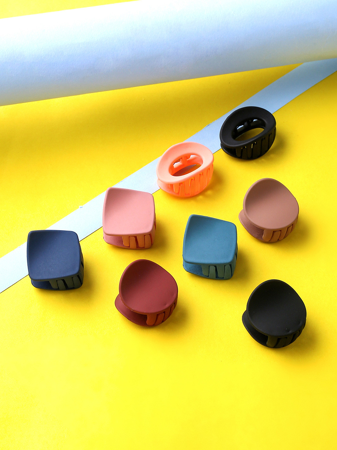 Yellow Chimes Women Set of 4 Pcs Matte Finish Geometric Shaped Hair Claw Clips