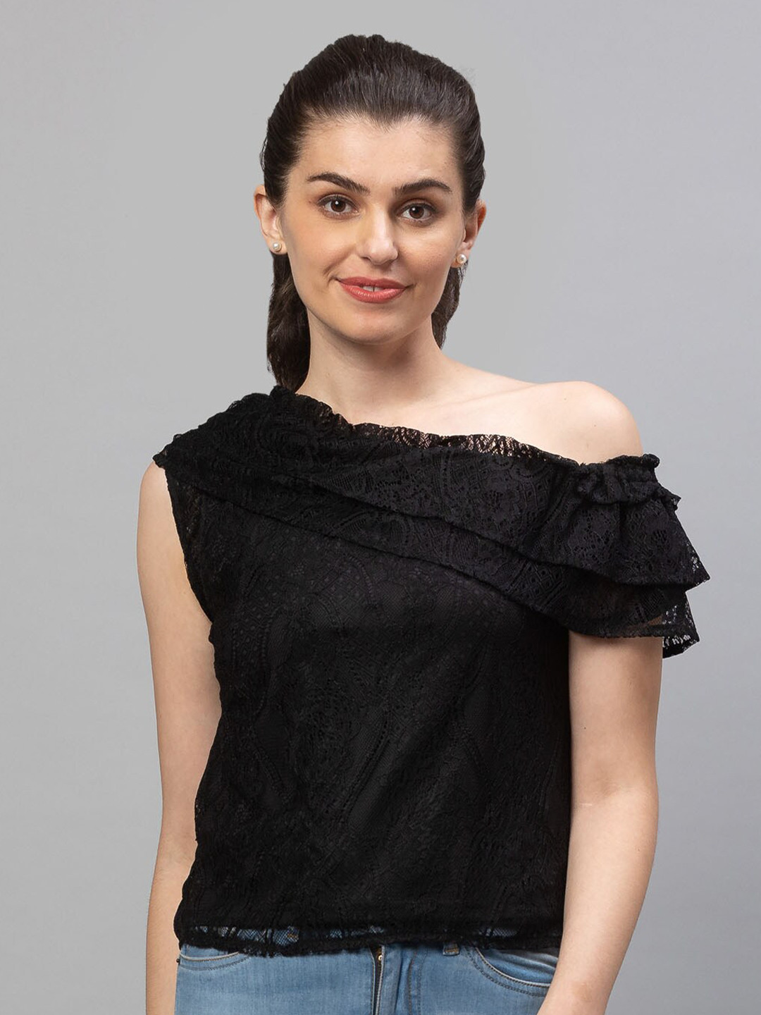 Globus Black Off-Shoulder Ruffles Lace Top