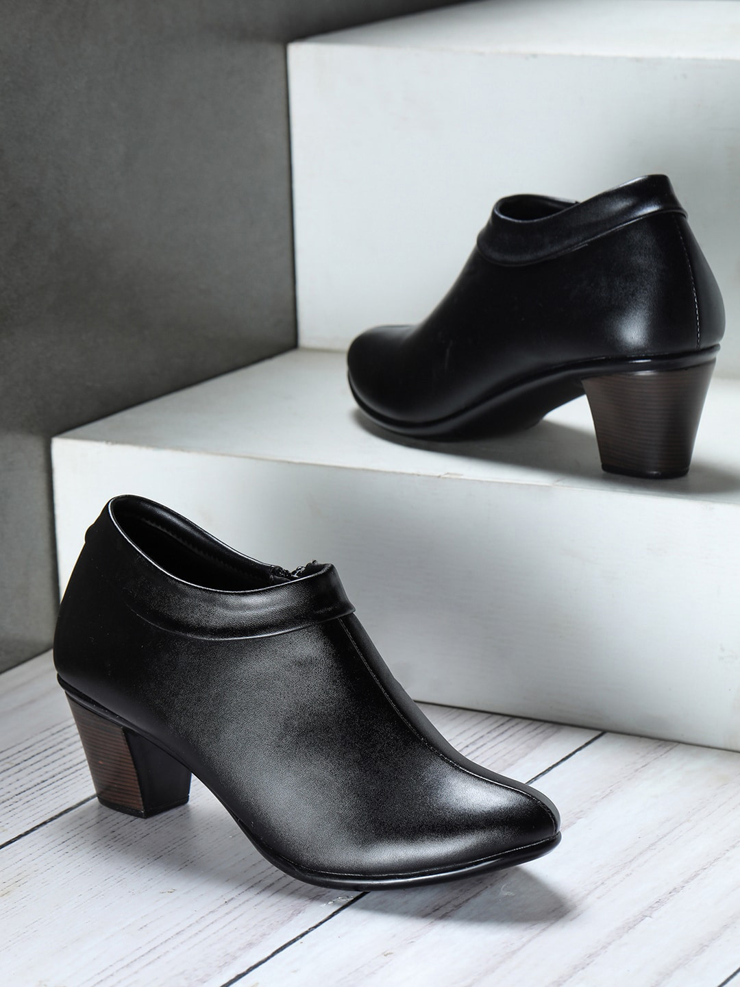 Shezone Black Solid Block Boots
