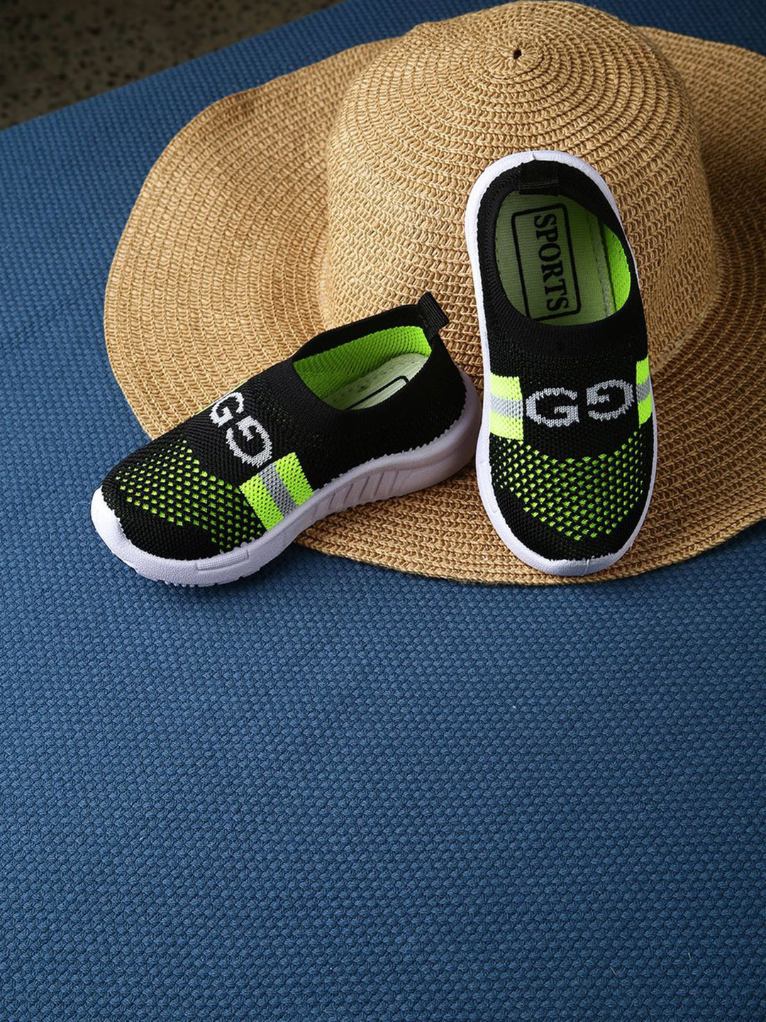 CHiU Kids Black Woven Design Slip-On Sneakers