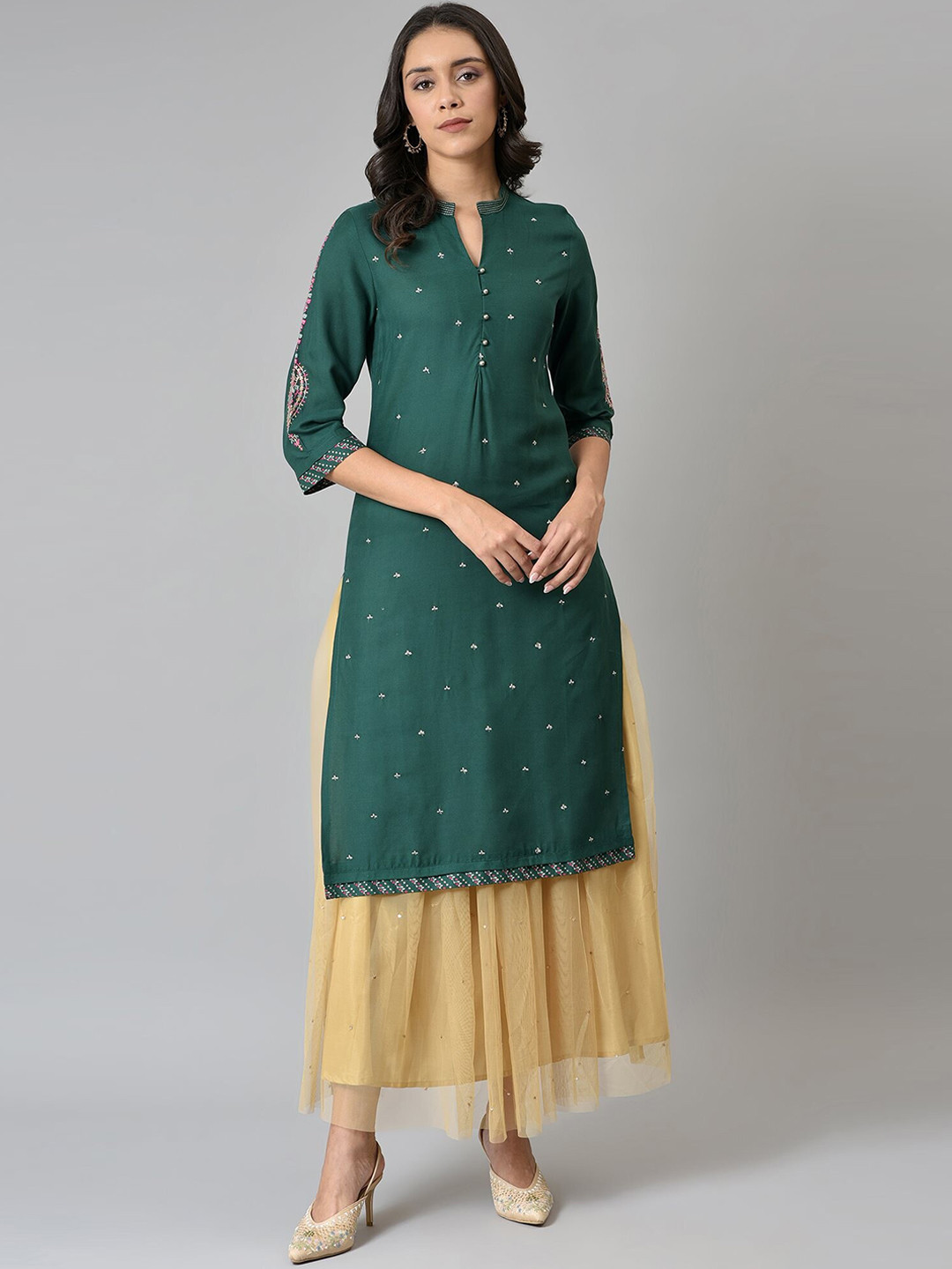 W Women Green Embroidered Viscose Rayon Mandarin Collar Straight Kurta