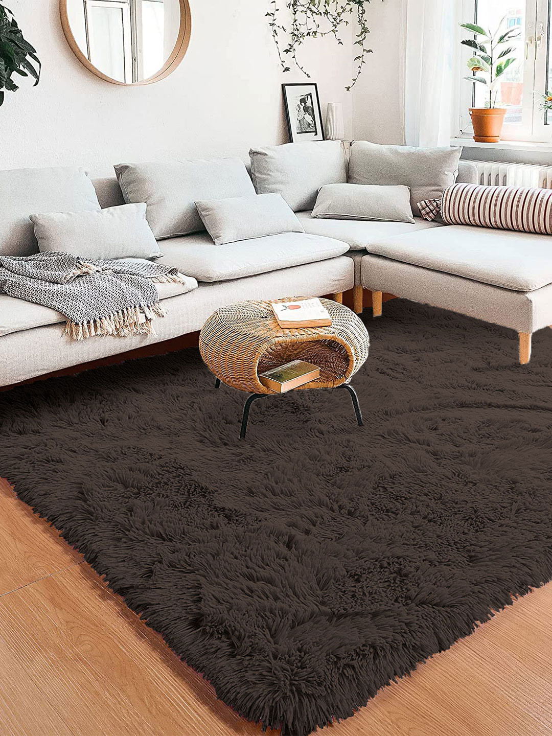 LUXEHOME INTERNATIONAL Brown Textured Rectangular Carpet