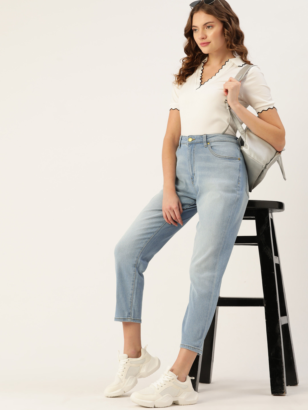 DressBerry Women Blue Boyfriend Fit High-Rise Light Fade Stretchable Jeans