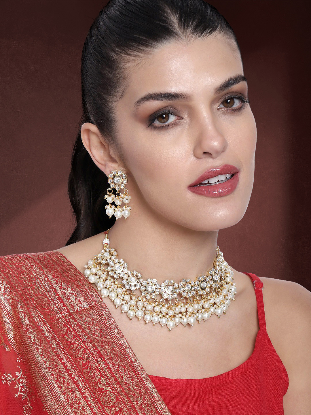 Peora Golden & White Kundan Stone Studded Gold-Plated Traditional Jewellery Set