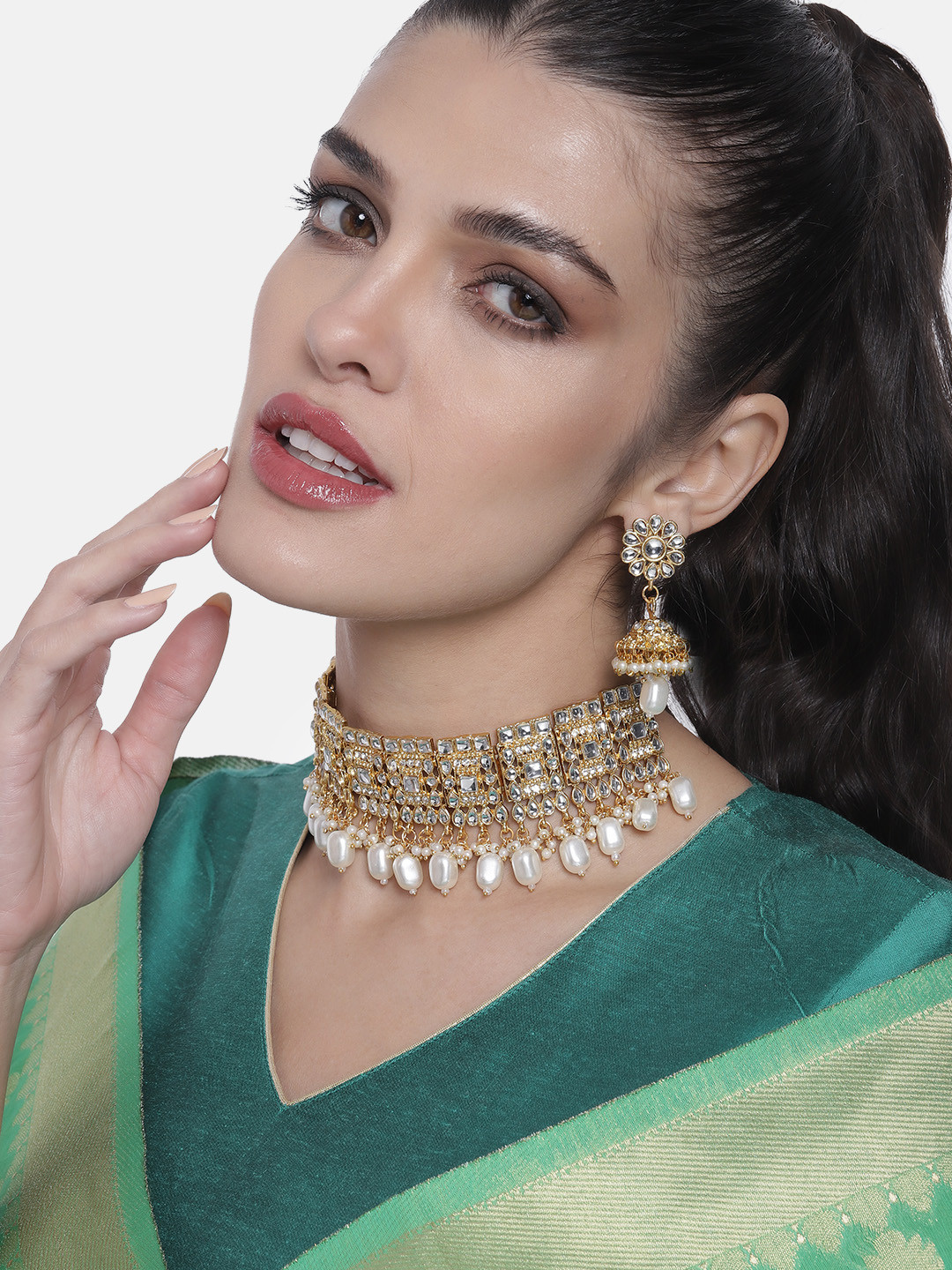 Peora Golden & White Kundan Stone Studded Gold-Plated Choker Jewellery Set