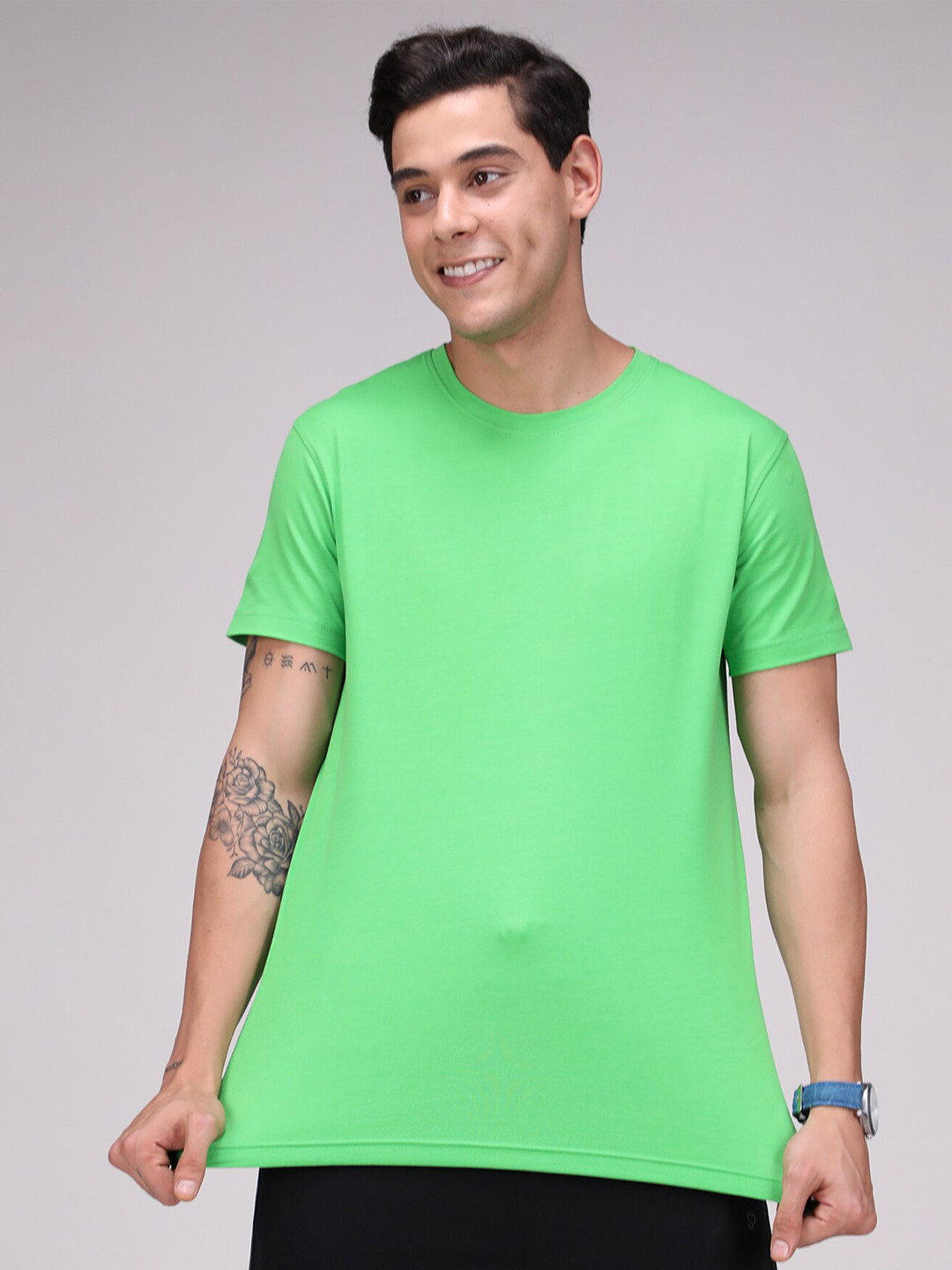 SPORTO Men Green 4-Way Stretch Wrinkle-Free T-shirt