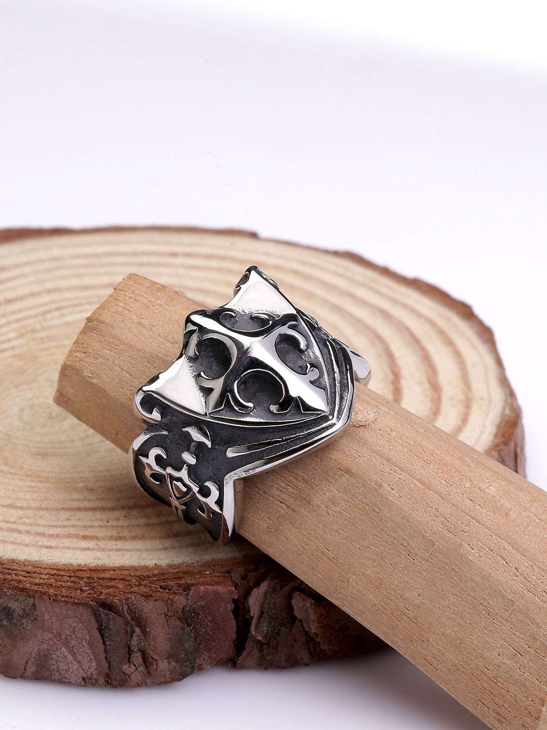 Yellow Chimes Men Silver-Toned & Black Rhodium-Plated Pirate Symbol Finger Ring