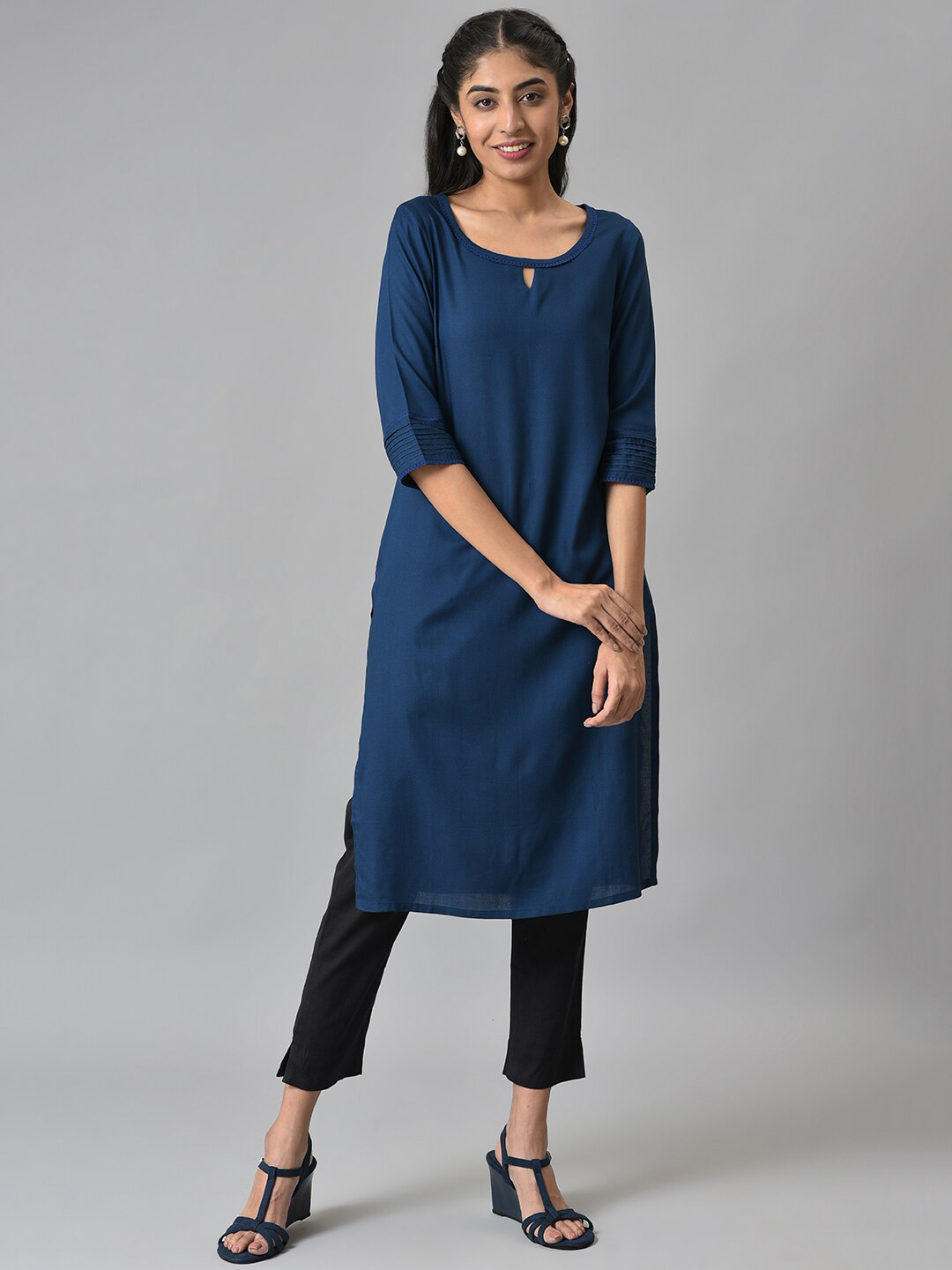 AURELIA Women Blue Solid Keyhole Neck Kurta