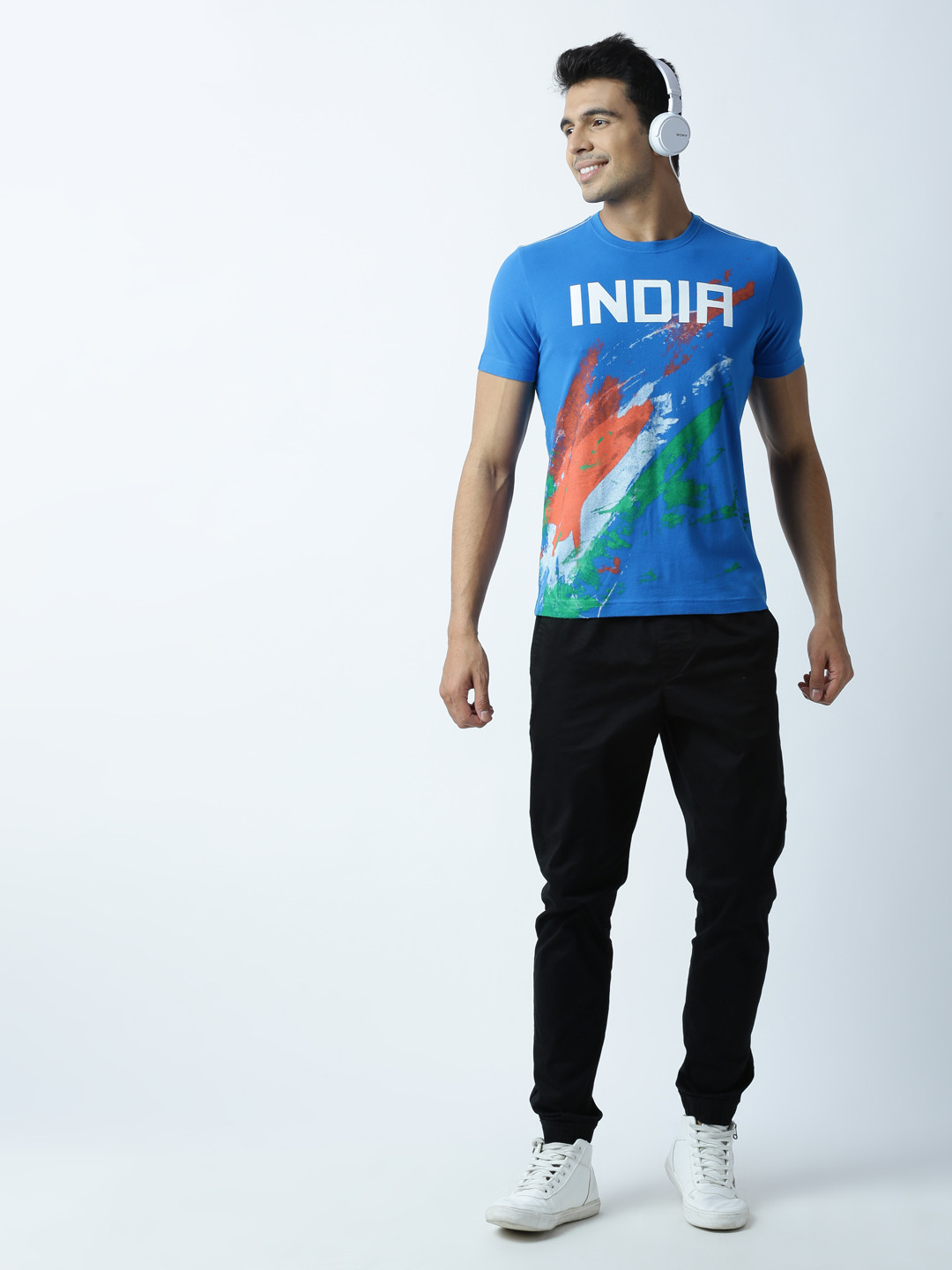 Huetrap Men Blue Tricolour Print Round Neck T-shirt
