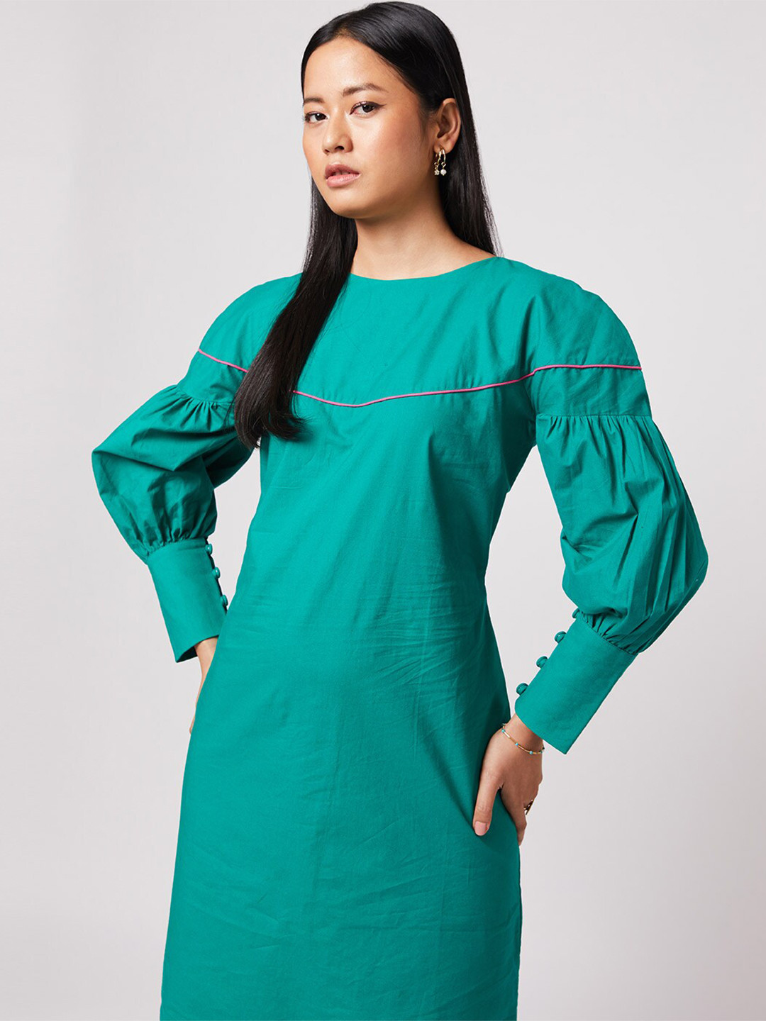 NOT SO PINK Women Green Balloon Sleeve Formal Sheath Dress