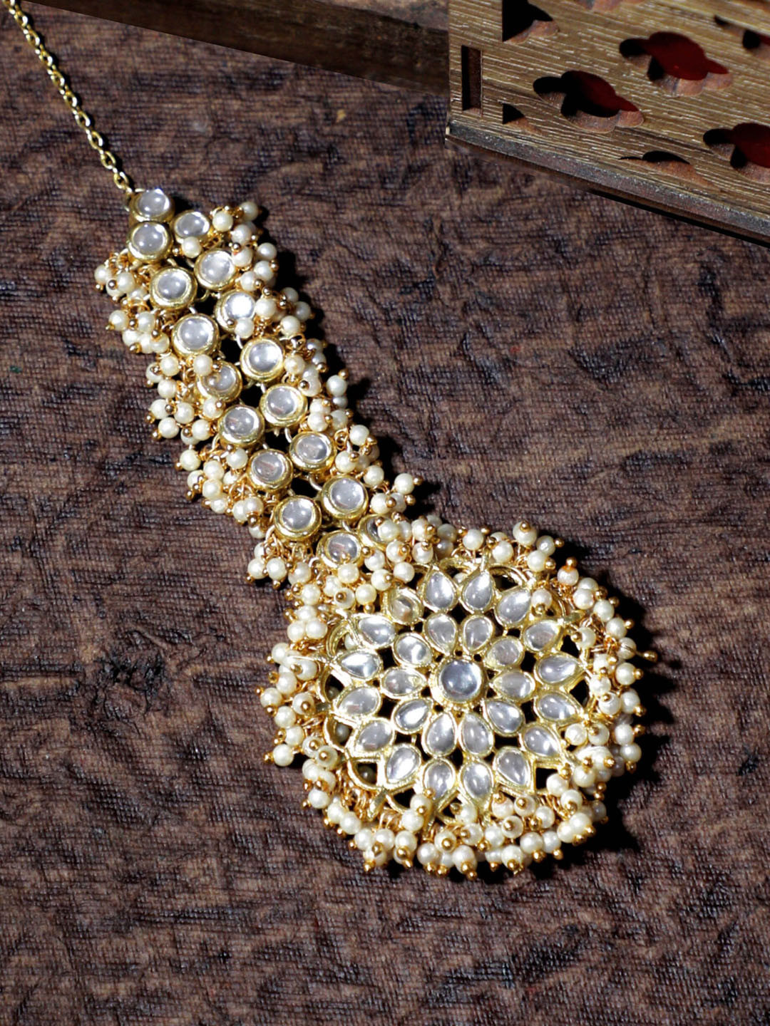 KARATCART Gold-Plated & White Kundan-Studded Maang Tikka