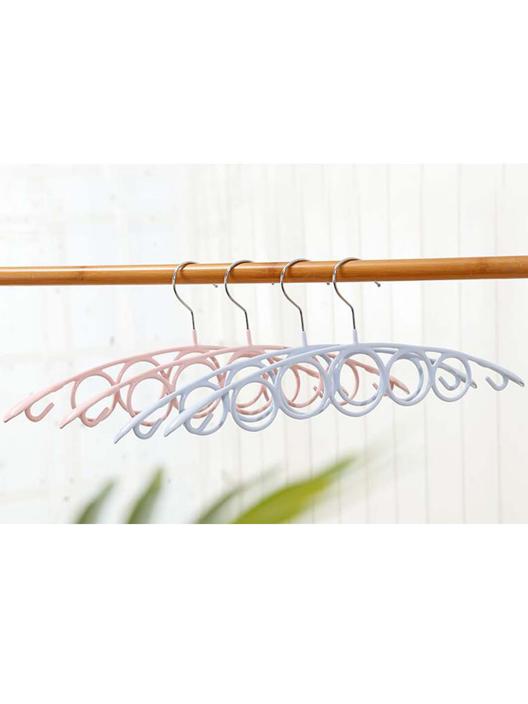 MARKET99 Pink & Silver Solid Hanger With Hooks