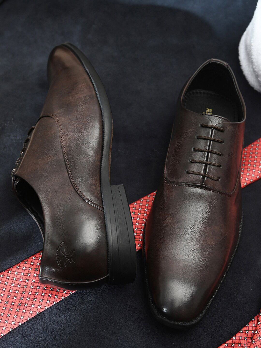 ALBERTO MORENO Men Brown Solid Formal Derby