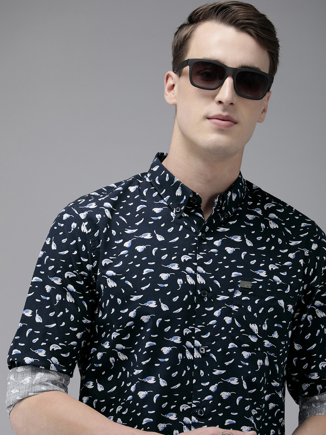 THE BEAR HOUSE Men Blue & White Pure Cotton Slim Fit Ethnic Printed Casual Shirt