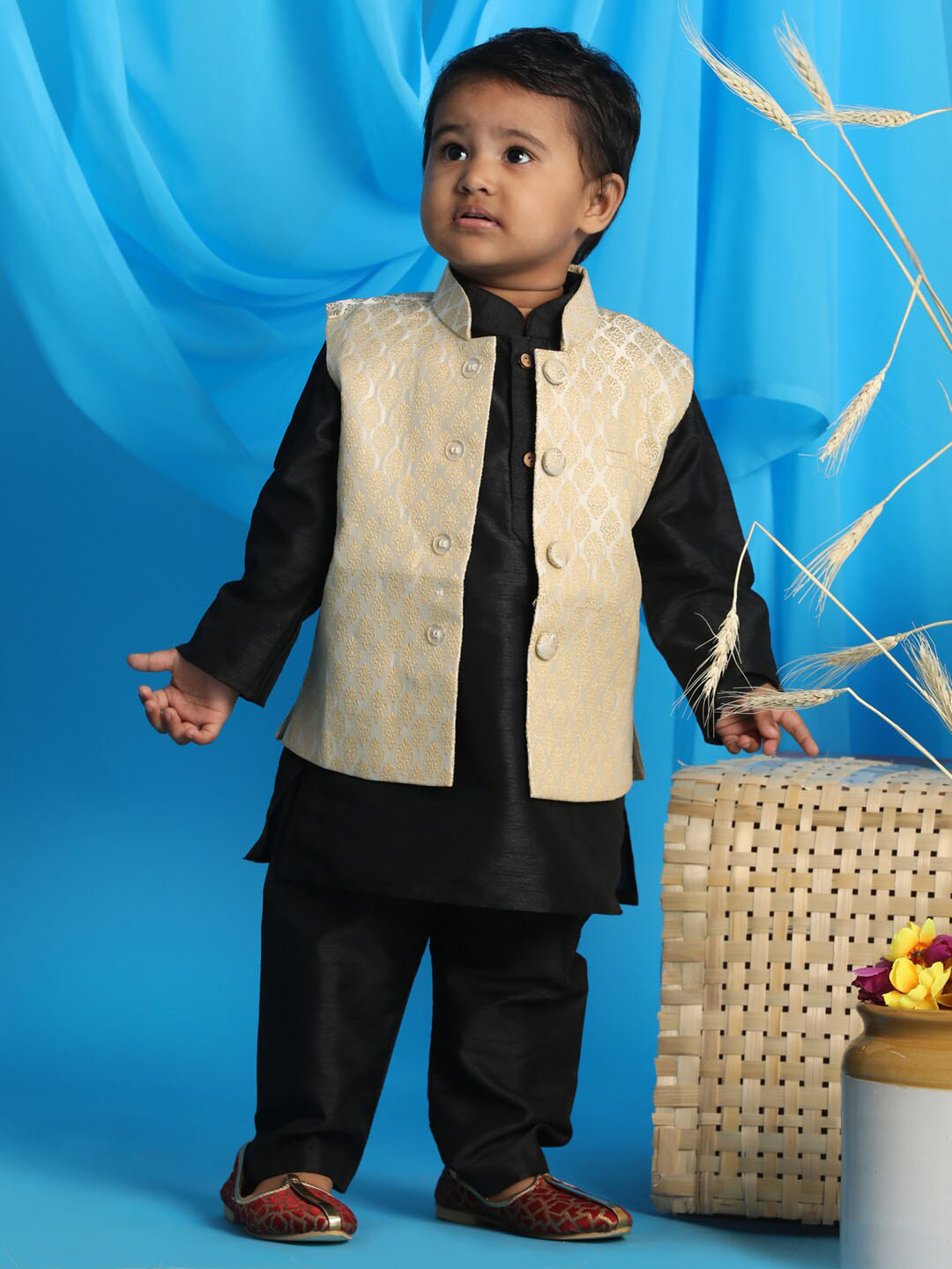 VASTRAMAY Boys Cream Printed Woven Nehru Jackets