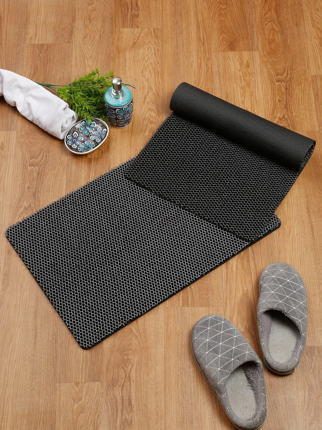 SOKNACK Set Of 2 Black Self-Design Coir Doormats