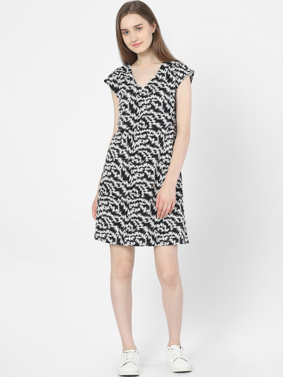 Vero Moda Black & White Printed A-Line Dress
