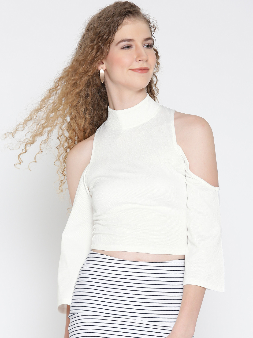 Veni Vidi Vici Women White Solid Cold Shoulder Fitted Crop Top