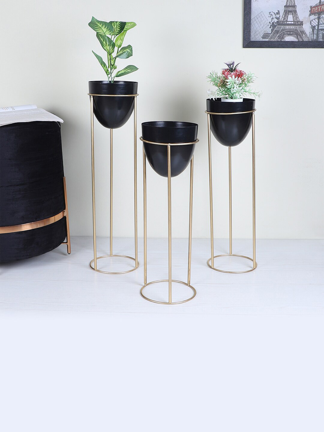 Amaya Decors Pack Of 3 Gold-Toned & Black Solid Planters With Stand