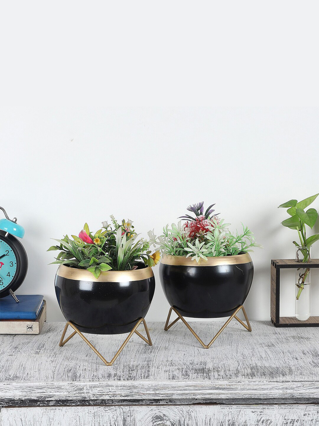 Amaya Decors Set of 2 Black & Gold-Toned Solid Apple Shape Metal Planters