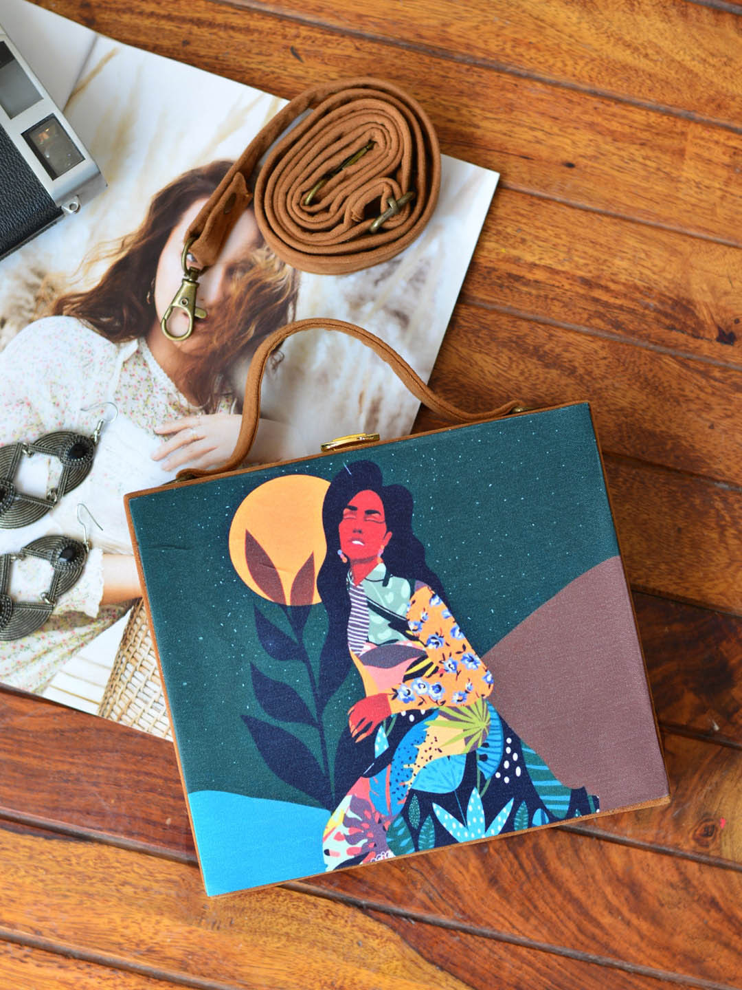 ARTKLIM Women Multicolor Painted Portrait Clutch