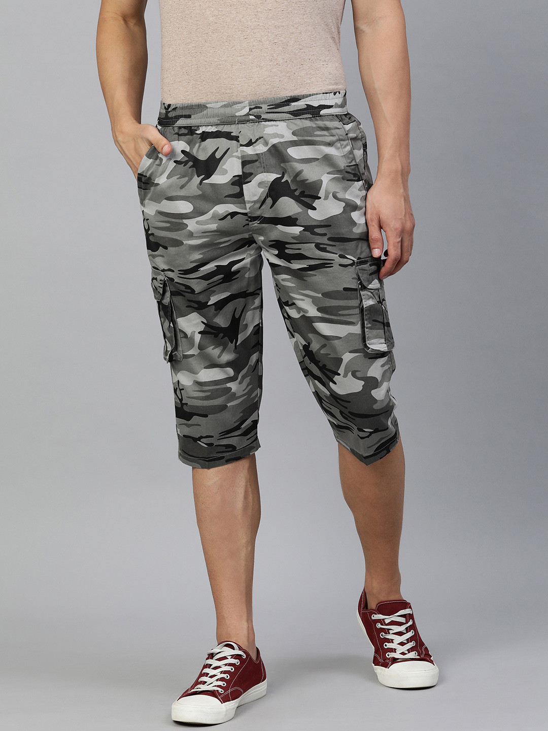 ADBUCKS Men Charcoal Grey & Black Camouflage Printed Pure Cotton 3/4th Cargo Shorts