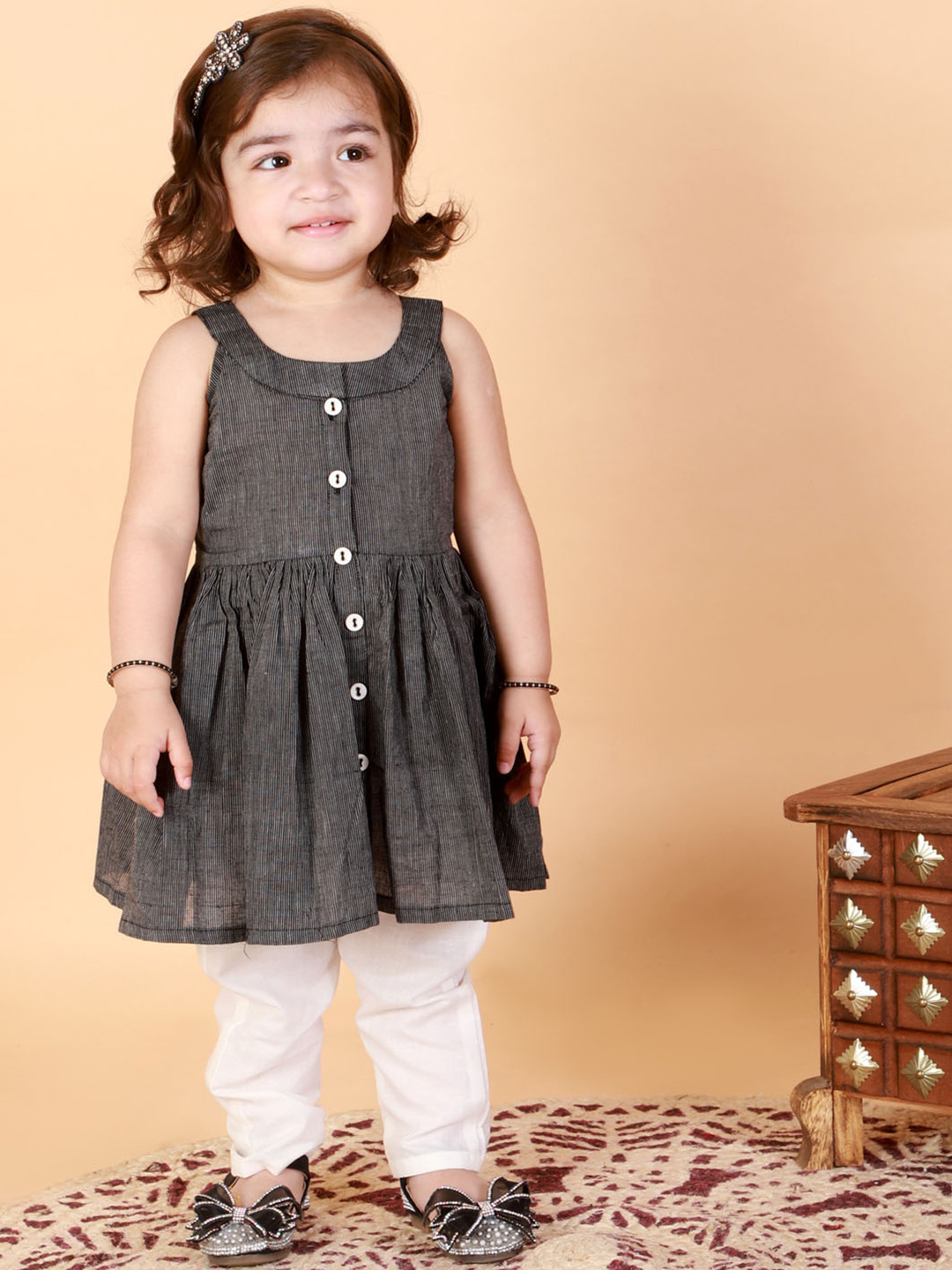 VASTRAMAY Girls Black Pure Cotton Kurti with Pyjamas