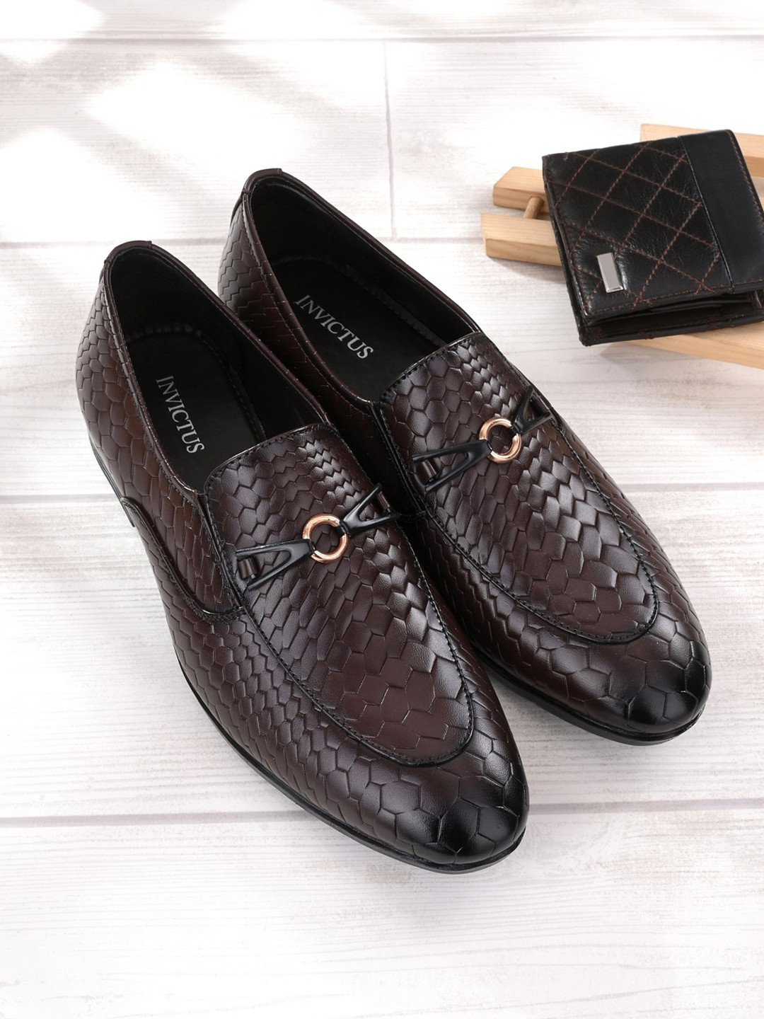 INVICTUS Men Brown Textured Basket Weave Loafers