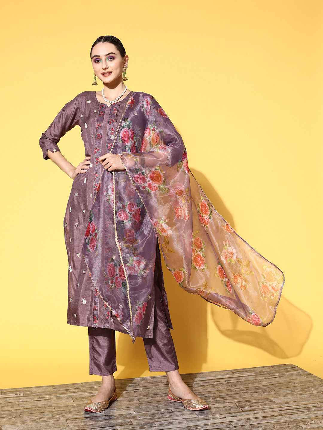 RAJGRANTH Women Woven Design Silk Chiffon Hyper Texture Kurta Set