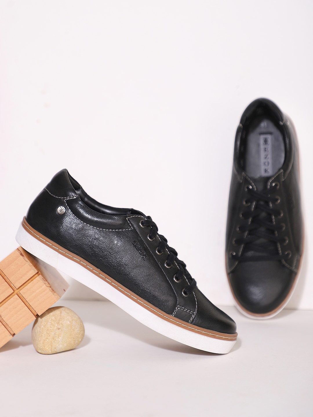 EZOK Men Black Textured Leather Sneakers
