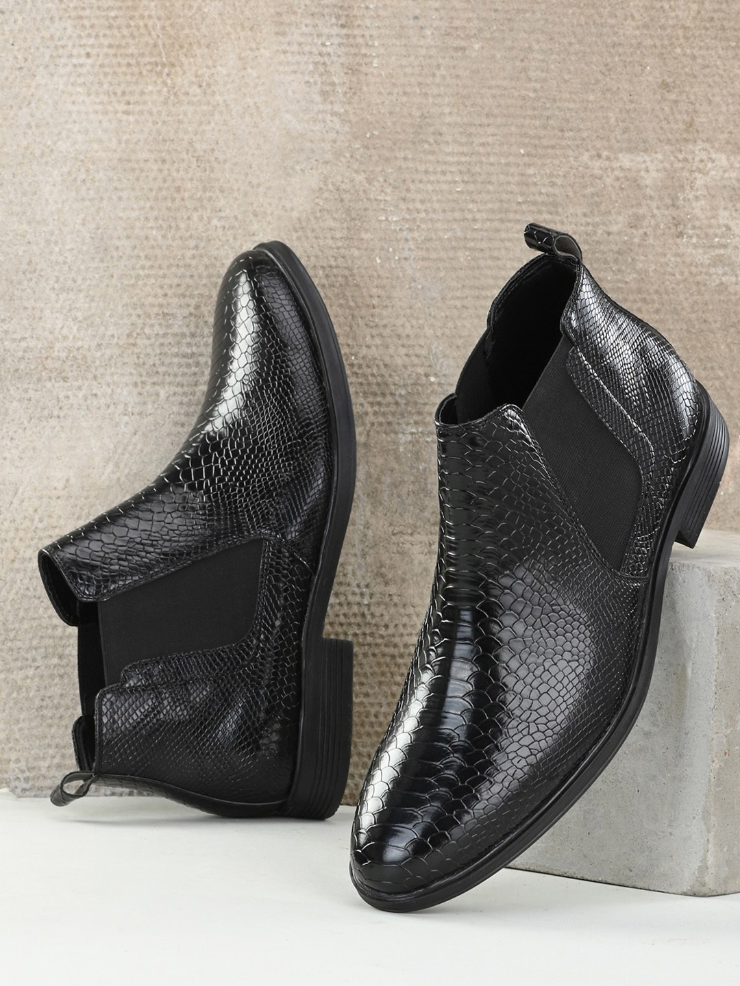 San Frissco Men Black Faux Leather Croco Textured Chelsea Boots