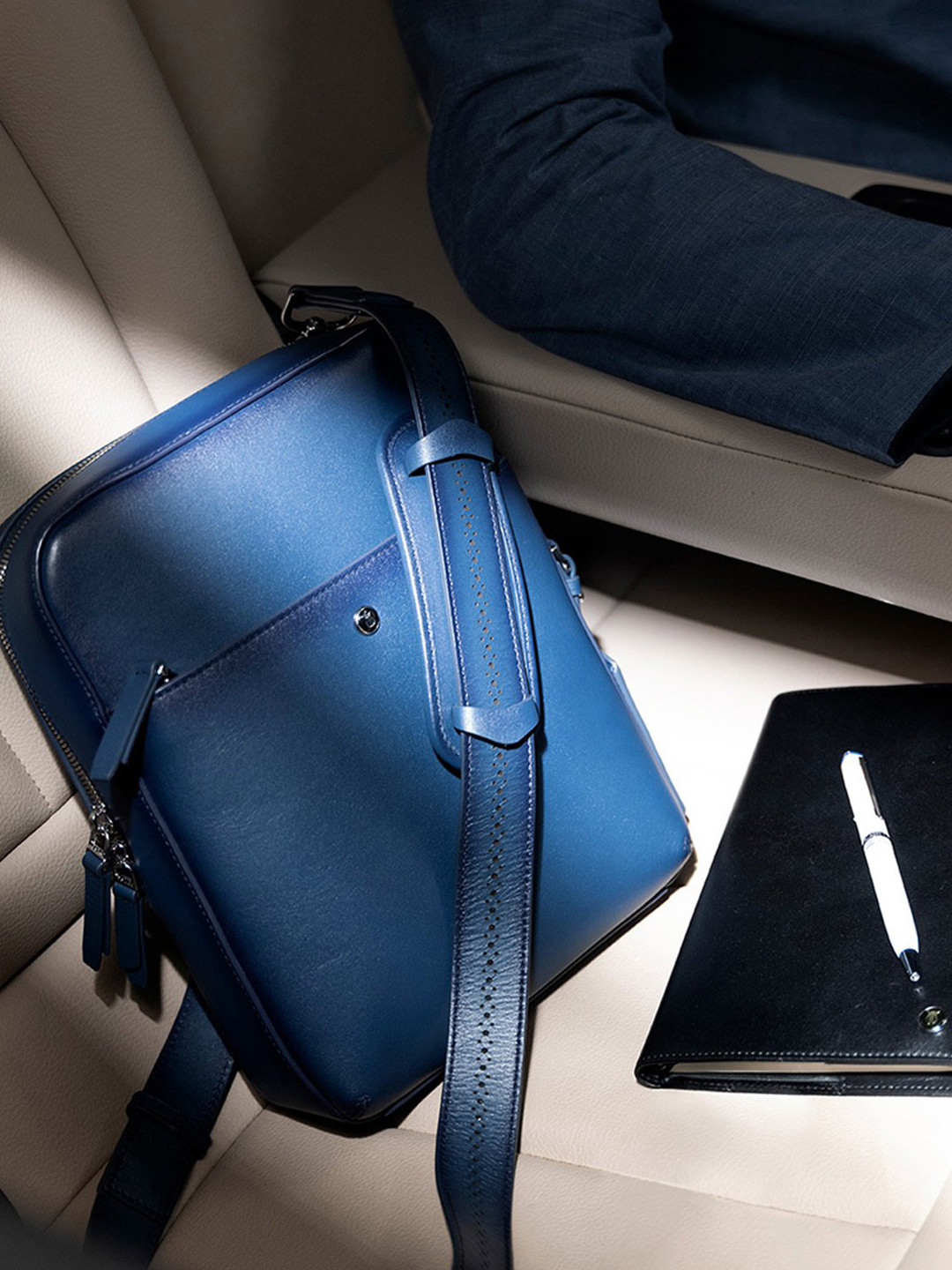 Lapis Bard Navy Ducorium Kent Crossbody Travel Bag