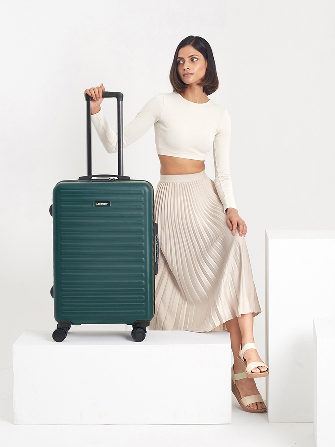 Assembly Stark Textured 360 Degree Rotation Hard Medium-Sized Trolley Bag 60L