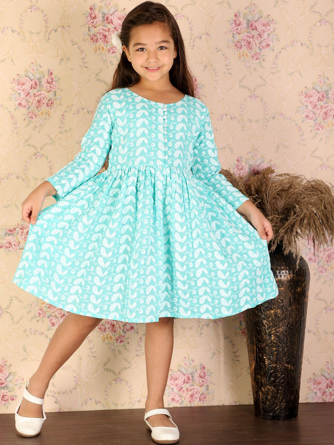 VASTRAMAY Girls Green Embroidered Cotton Ethnic Dresses