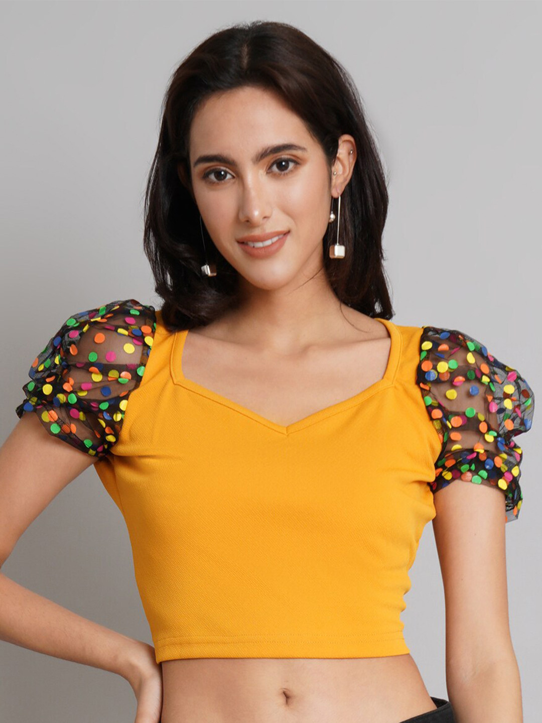 Risirioutfit Women Yellow & Black Sweetheart Neck Crop Top