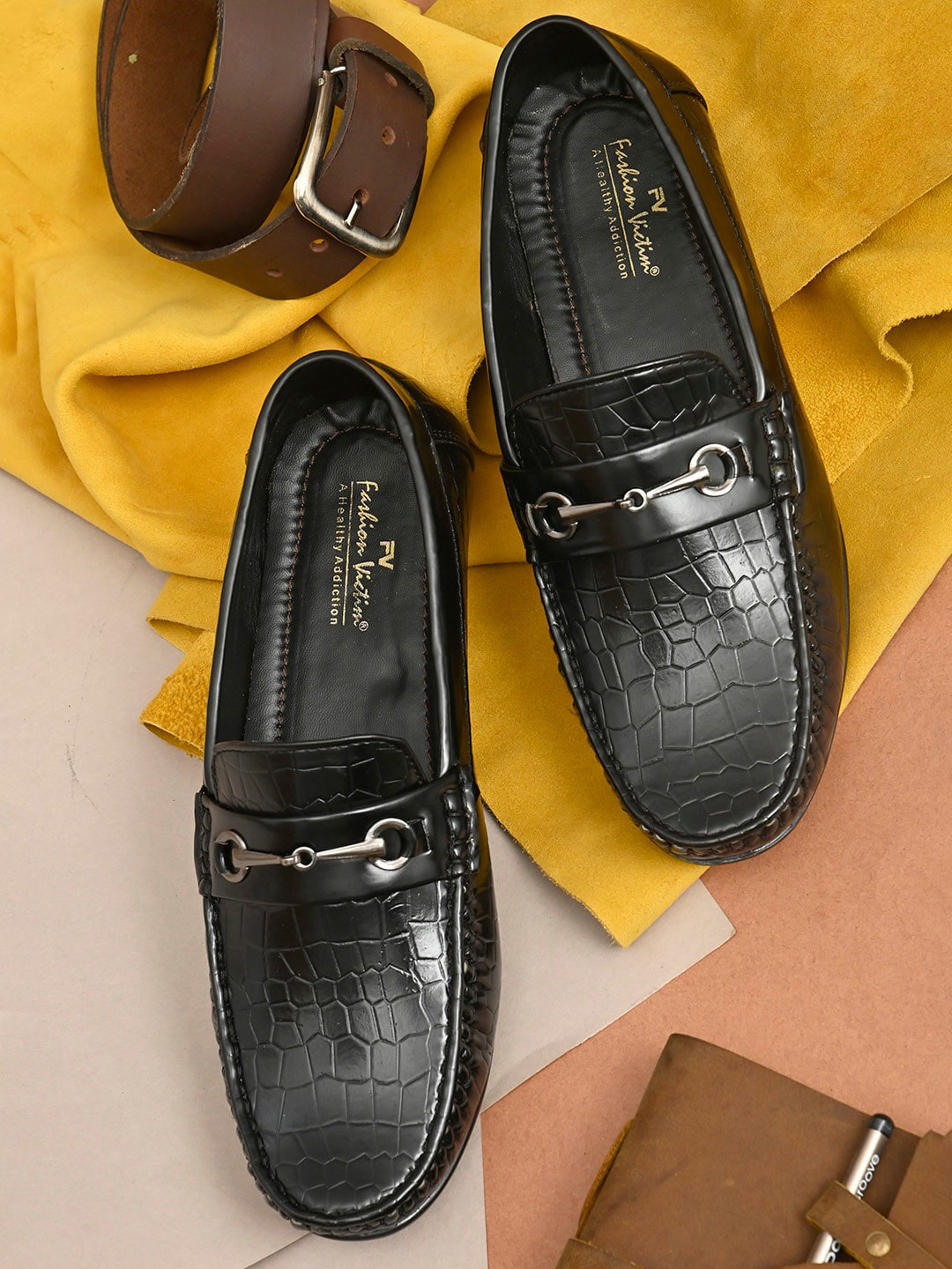 Fashion Victim Men Black Textured Synthetic Patent Loafers