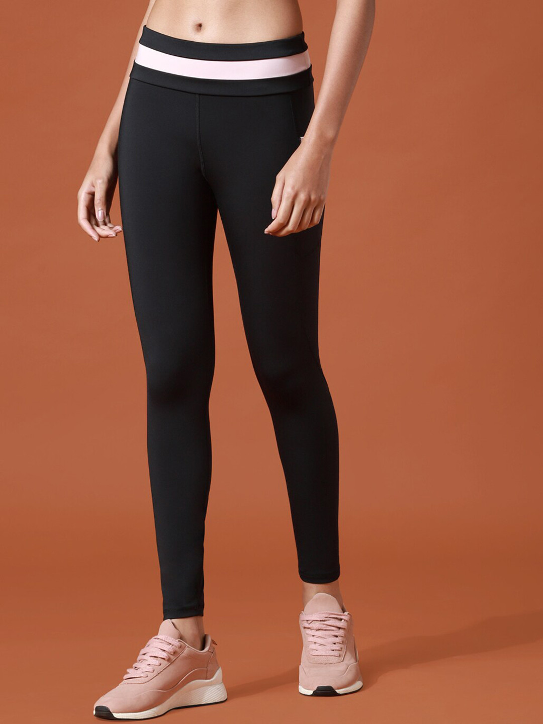 Only Play Women Black Solid Slim Fit Onpemelda Hw Train Tights