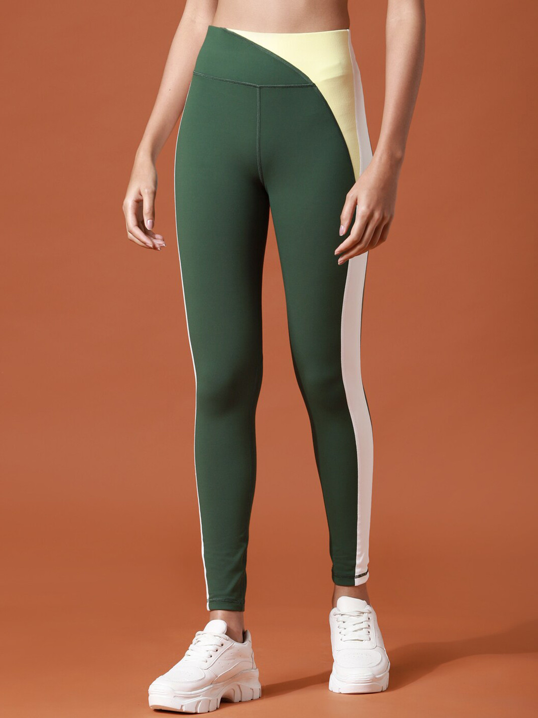 Only Play  Women Green Colourblocked High-Waisted Knitted Onpelara Hw Train Tights