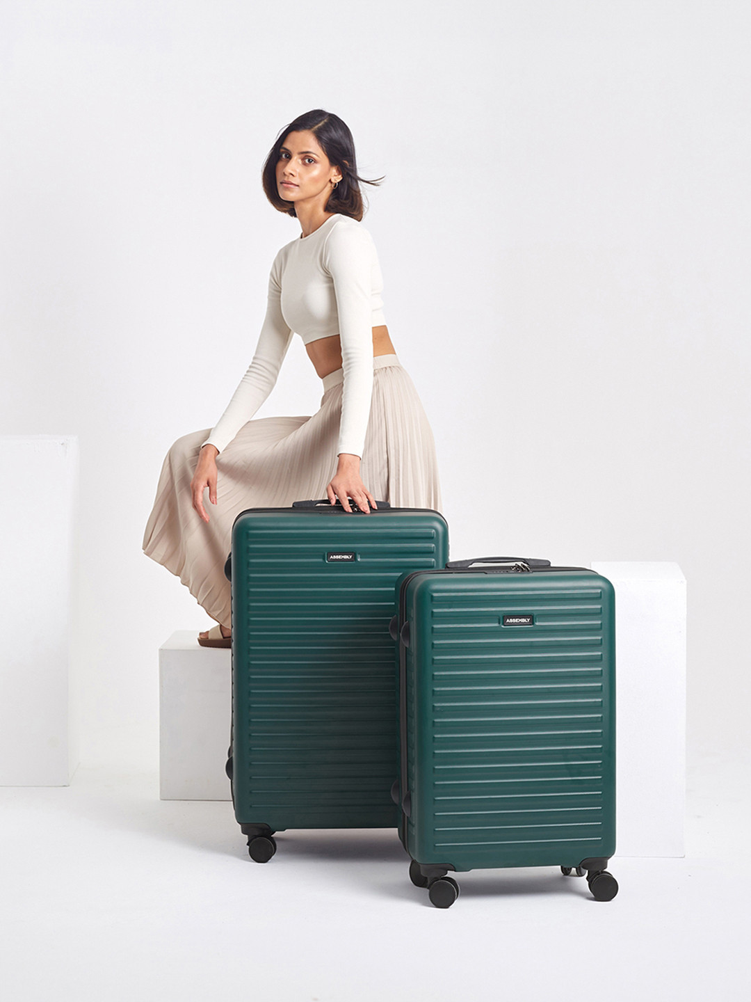 Assembly Set Of 2 Textured Hard Medium-Sized Large-Sized Trolley Bags 60L 85L