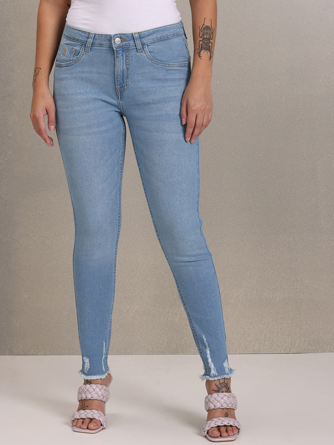 U S Polo Assn Women Skinny Fit Mildly Distressed Light Fade Stretchable Jeans