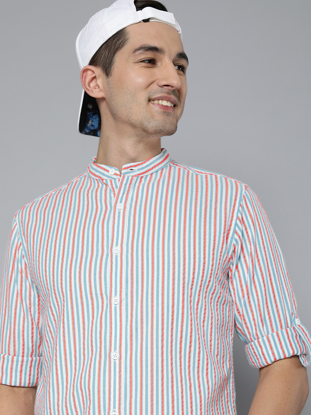 HERE&NOW Men White & Red Slim Fit Vertical Striped Casual Shirt