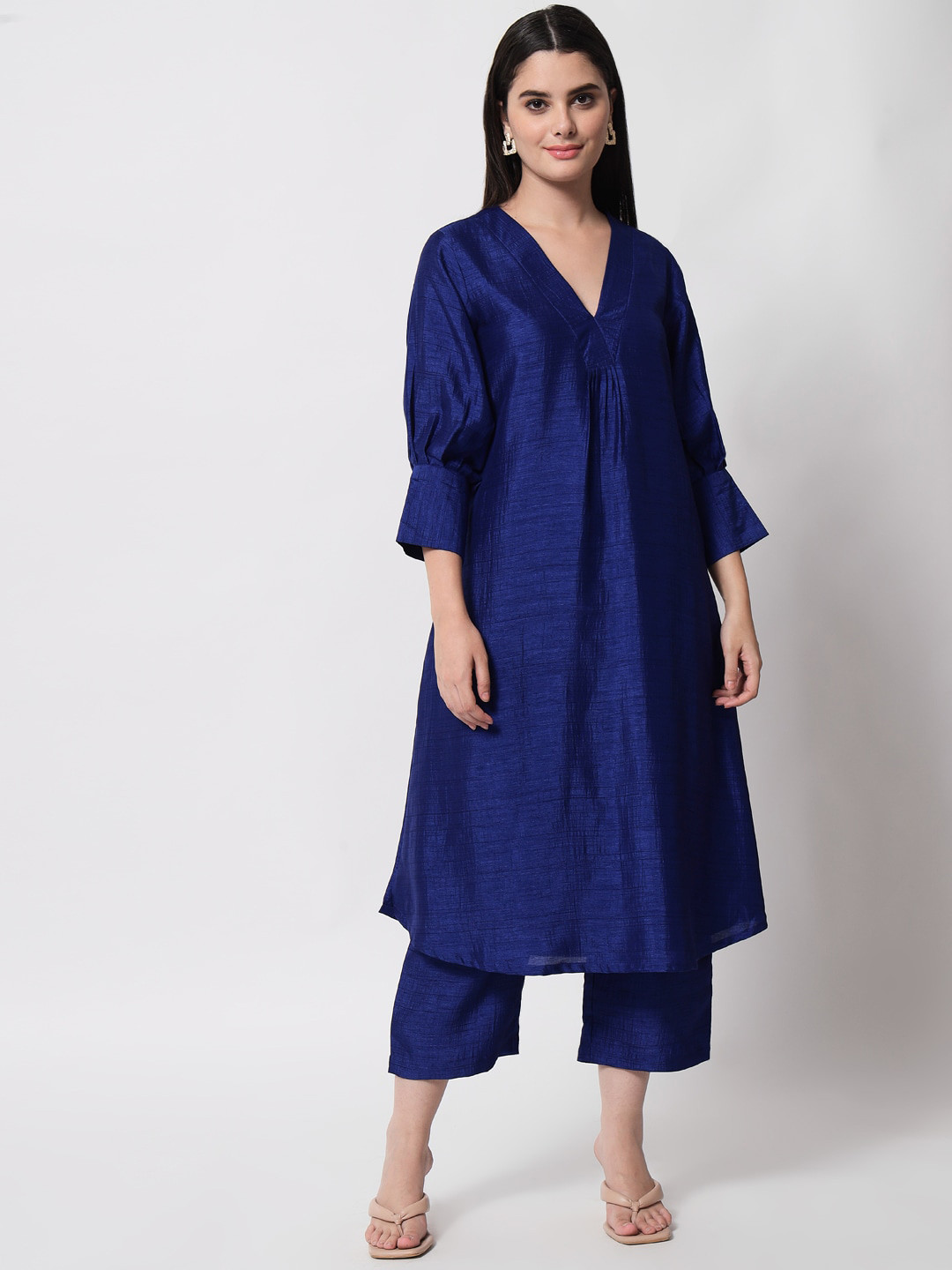 trueBrowns Women Navy Blue Puff Sleeve Silk Kurta with Trouser