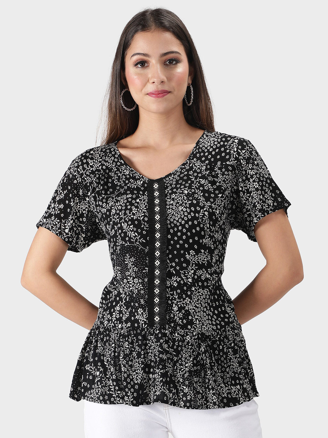 DEBONATELLA Black & White Floral Print Crepe Top