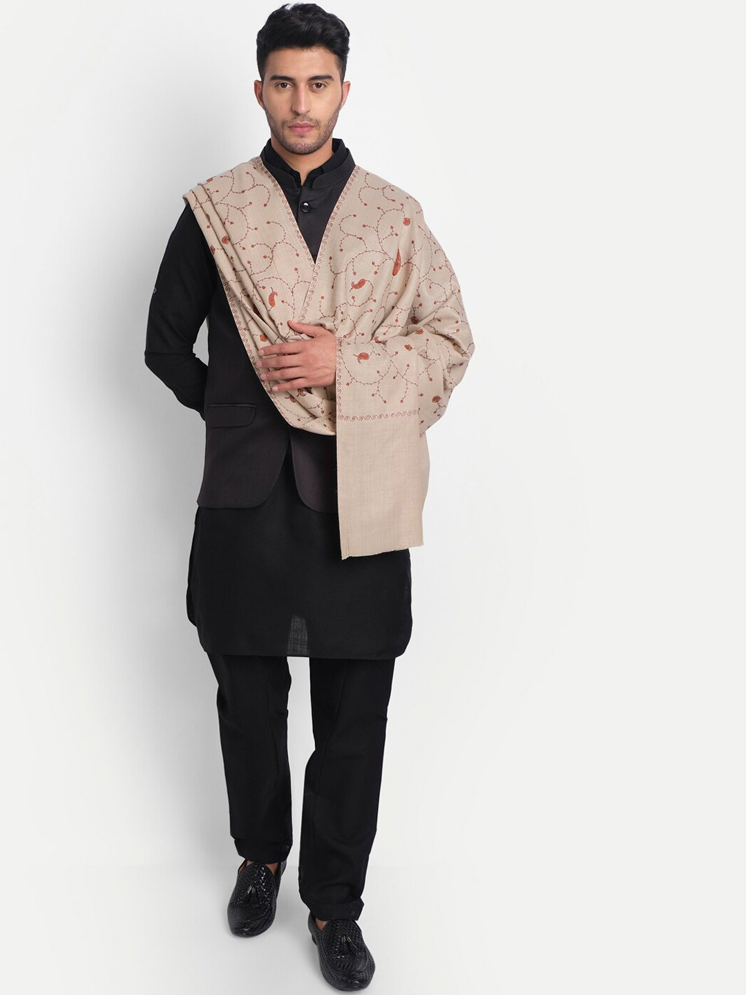 Zamour Men Cream Coloured Embroidered Kashmiri Woolen Shawl