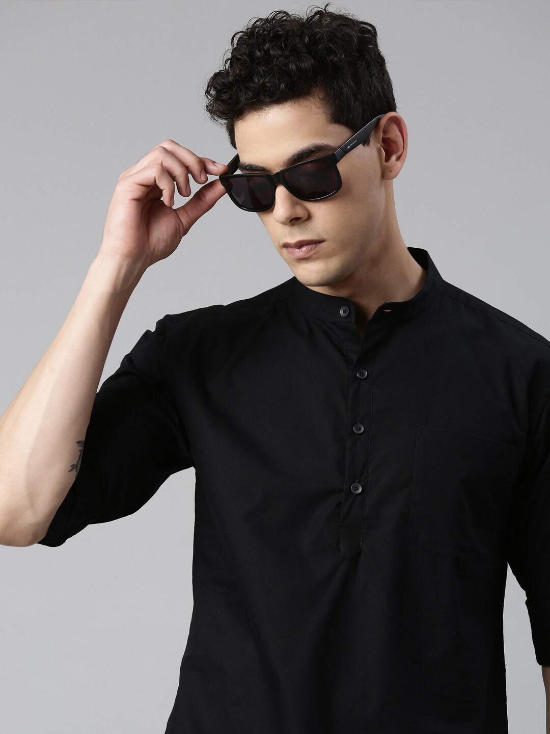 Kryptic Men Black Solid Cotton Mandarin Collor Short kurta