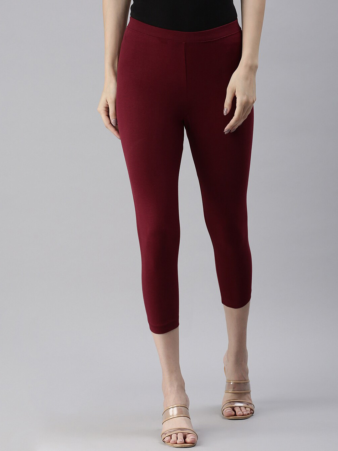 Kryptic Women Maroon Solid Slim-Fit Calf-Length Legging