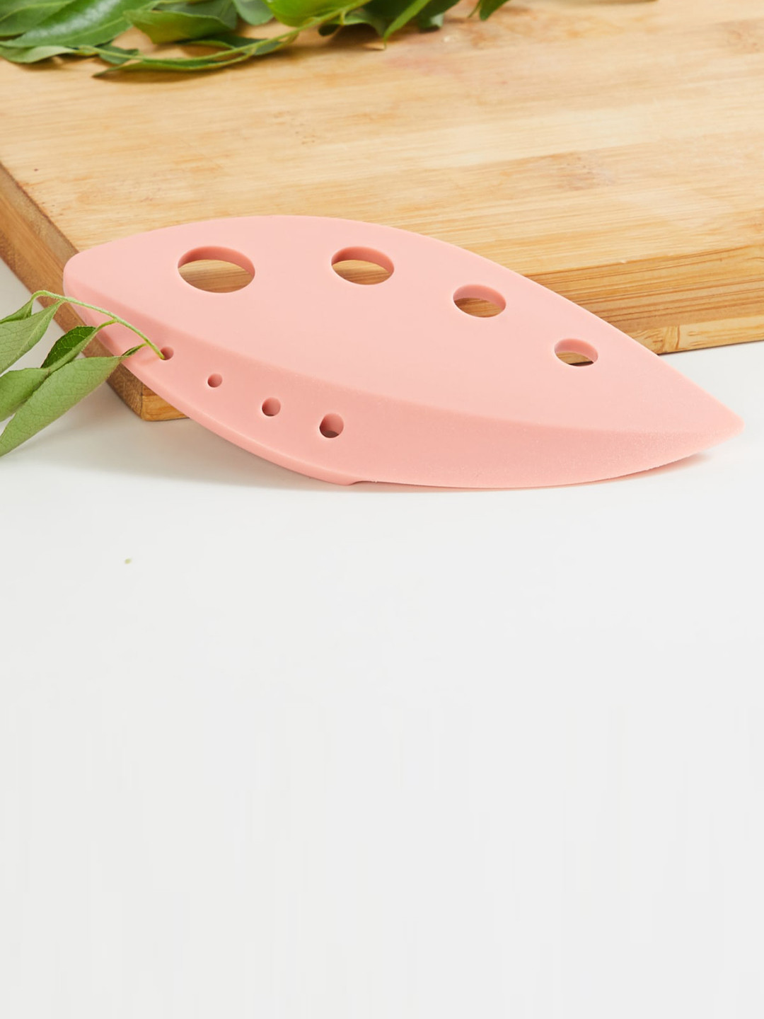 Home Centre Pink Solid Herb Separator