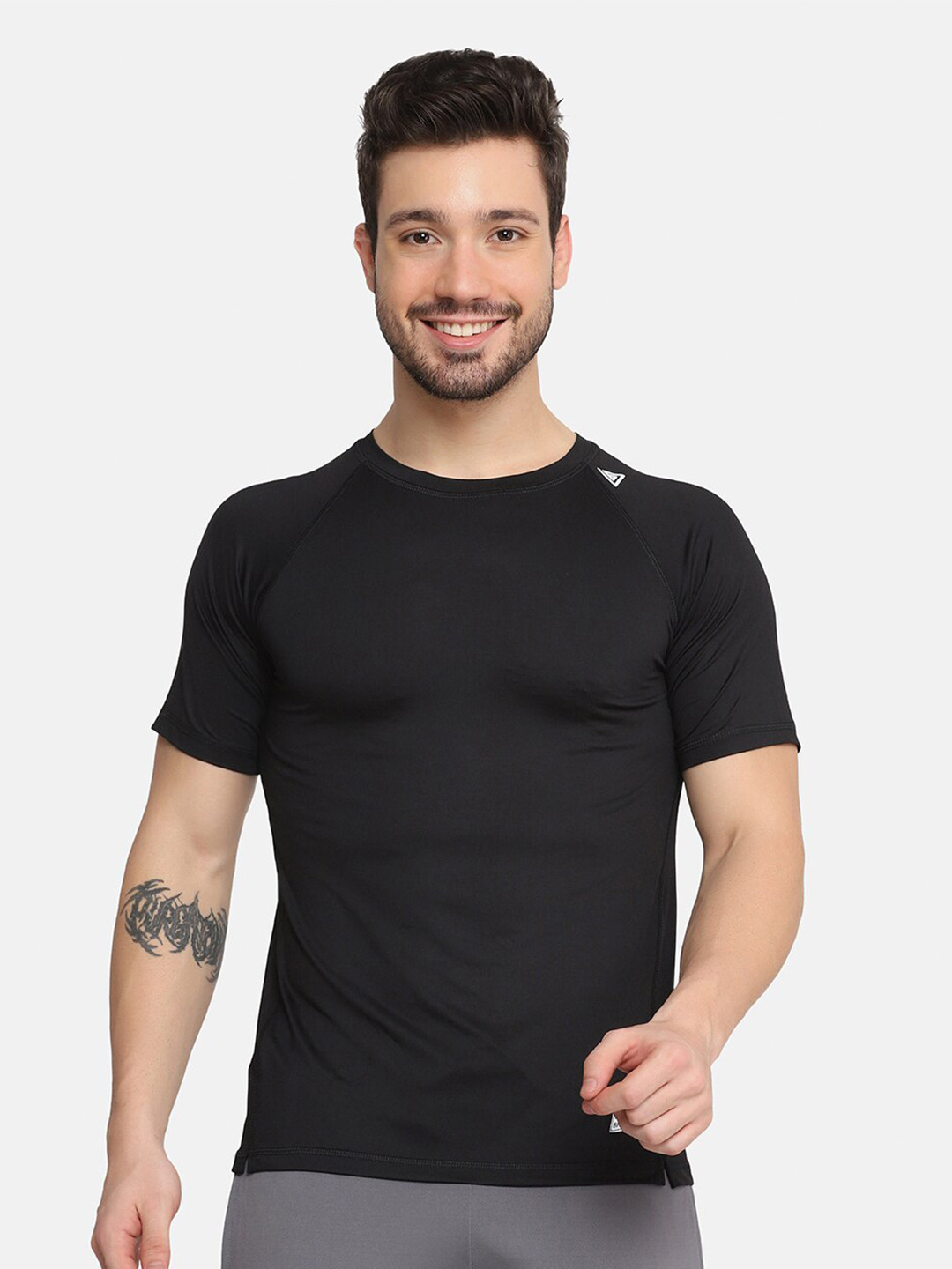 Aesthetic Bodies Men Black Slim Fit T-shirt