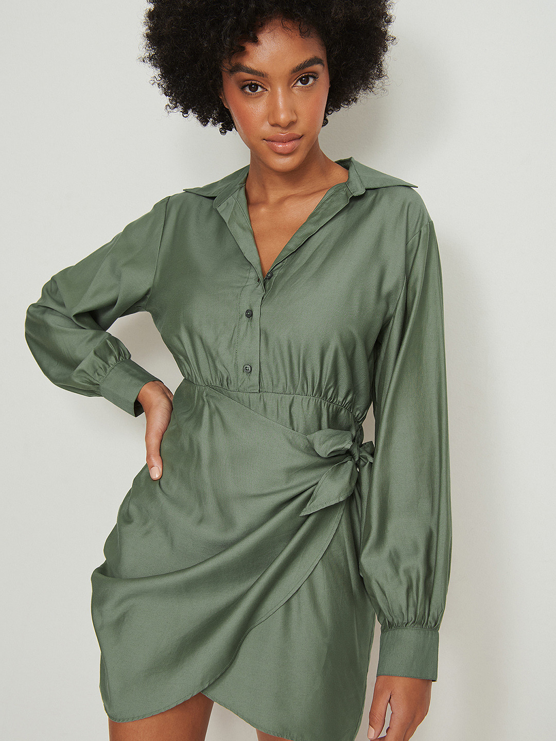 NA-KD Green Solid Ruched Side Tie-Up Shirt Mini Dress