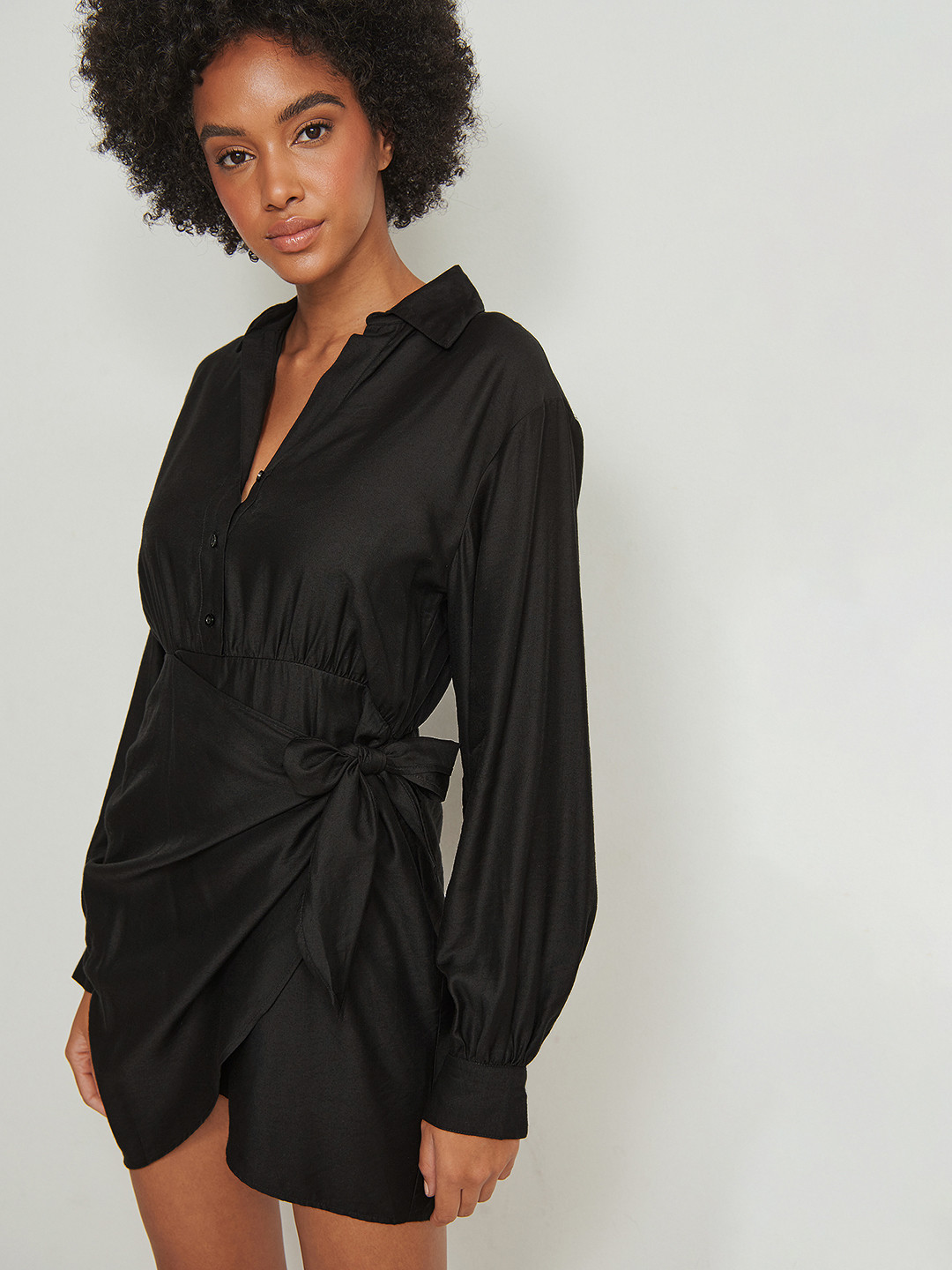 NA-KD Black Solid Ruched Side Tie-Up Shirt Mini Dress